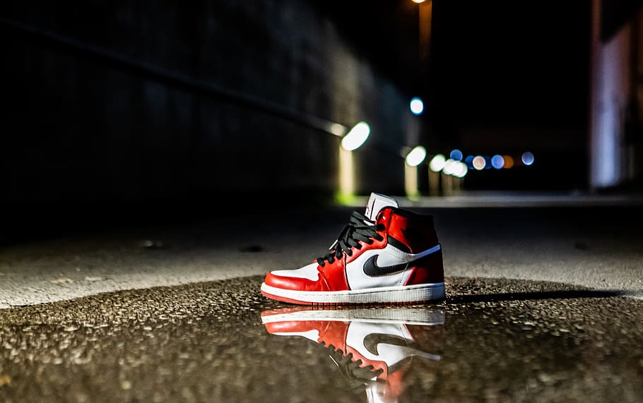 nike air jordan red and white